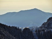 36 Dalla baitella zoom  verso il Canto Alto , il monte sopra casa nostra